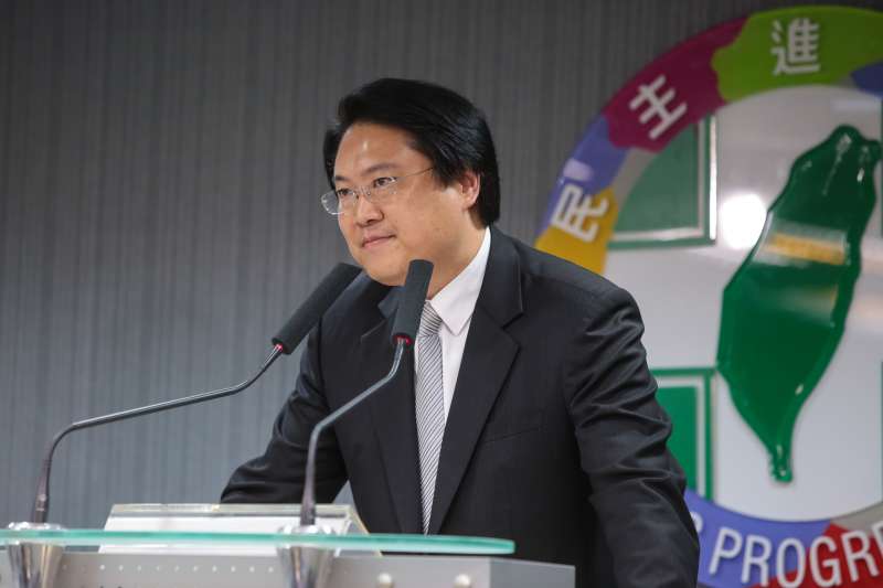 20181128-民進黨代理黨主席林右昌28日出席中常會後記者會。(顏麟宇攝) 20181128-民進黨代理黨主席林右昌28日出席中常會後記者會。(顏麟宇攝)