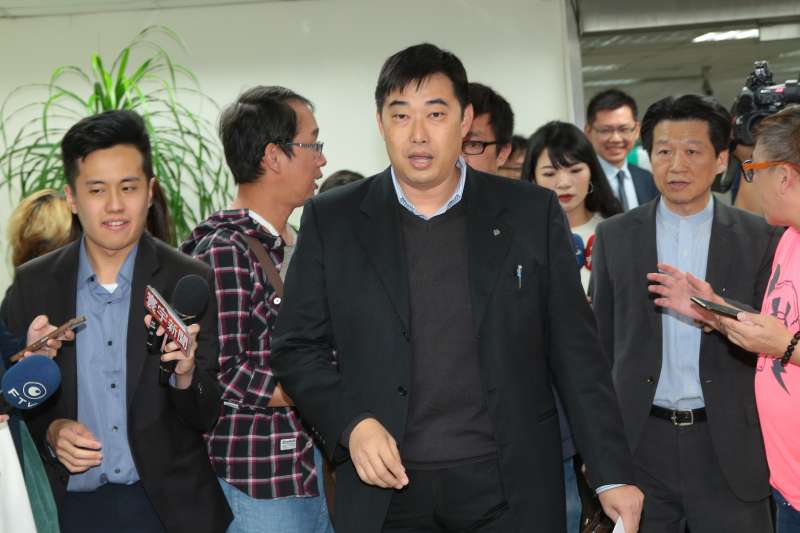 20181129-國民黨台北市長候選人丁守中委任律師葉慶元29日至台北市選委會陪同北院法官查驗選票。(顏麟宇攝) 20181129-國民黨台北市長候選人丁守中委任律師葉慶元29日至台北市選委會陪同北院法官查驗選票。(顏麟宇攝)