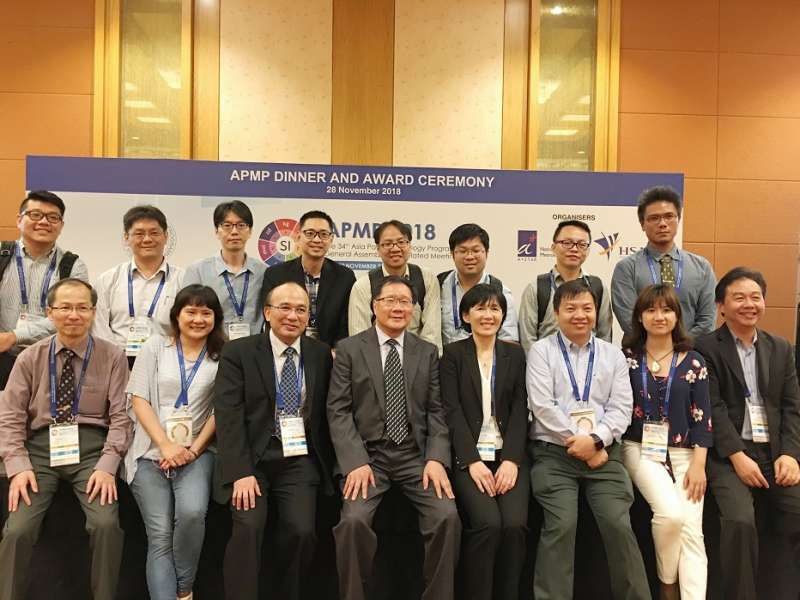 工研院協理段家瑞(前排左四)與工研院量測中心主任林增耀(前排左三)率量測團隊赴新加坡參加亞太計量組織會員大會。(圖/工研院提供) 工研院協理段家瑞(前排左四)與工研院量測中心主任林增耀(前排左三)率量測團隊赴新加坡參加亞太計量組織會員大會。(圖/工研院提供)