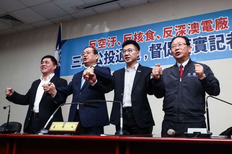 20181130-國民黨「反空汙 、反核食、反深澳電廠三項公投通過,督促落實」記者會。左起郝龍斌、曾永權、江啟臣、林德福。(蔡親傑攝) 20181130-國民黨「反空汙 、反核食、反深澳電廠三項公投通過,督促落實」記者會。左起郝龍斌、曾永權、江啟臣、林德福。(蔡親傑攝)