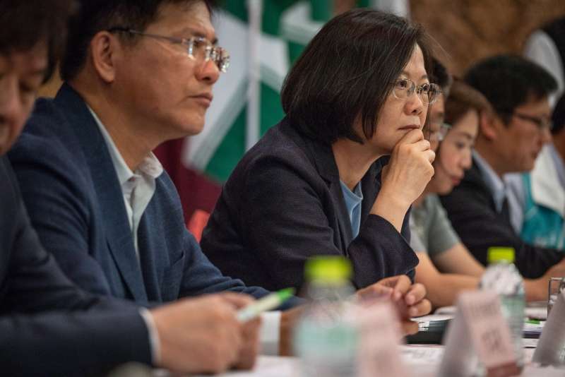 20181201-民進黨九合一大選大敗,總統蔡英文啟動傾聽之旅,1日到台中出席座談會。台中市長林佳龍、立法院副院長蔡其昌、民進黨立委立委黃國書、何欣純等人都出席。(民進黨中央提供) 20181201-民進黨九合一大選大敗,總統蔡英文啟動傾聽之旅,1日到台中出席座談會。台中市長林佳龍、立法院副院長蔡其昌、民進黨立委立委黃國書、何欣純等人都出席。(民進黨中央提供)