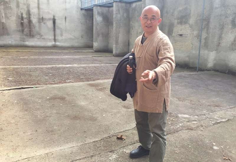 作者在監獄受盡折磨,自殺兩次,但他在監獄學會秘密寫作,一生的勇氣從此而來。(廖亦武提供) 作者在監獄受盡折磨,自殺兩次,但他在監獄學會秘密寫作,一生的勇氣從此而來。(廖亦武提供)