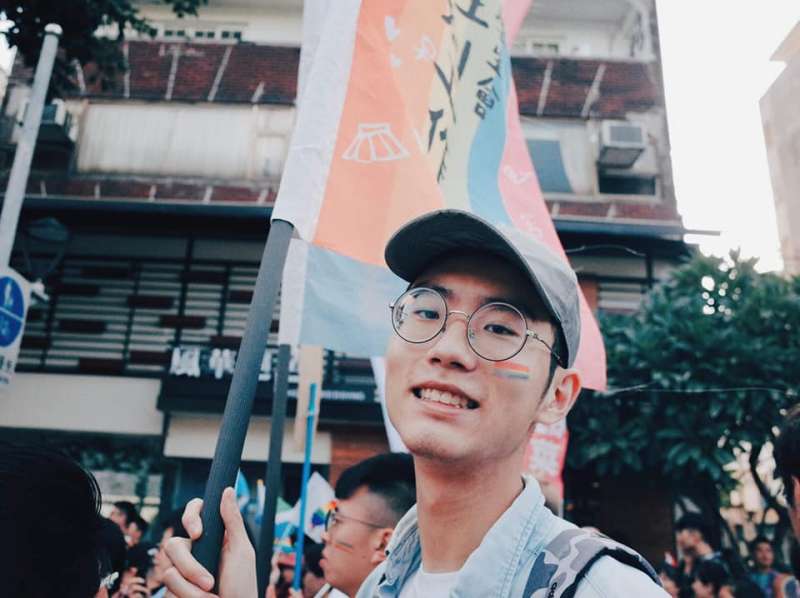 台大學代會議長周安履,日前遭政大法律系副教授廖元豪在臉書社團「野台」,指稱是鬧場江宜樺演講的「帶頭大哥」,因而受到數名網友以私訊進行騷擾,要求廖元豪應在個人專業及野台發文公開道歉。(取自周安履臉書) 台大學代會議長周安履,日前遭政大法律系副教授廖元豪在臉書社團「野台」,指稱是鬧場江宜樺演講的「帶頭大哥」,因而受到數名網友以私訊進行騷擾,要求廖元豪應在個人專業及野台發文公開道歉。(取自周安履臉書)