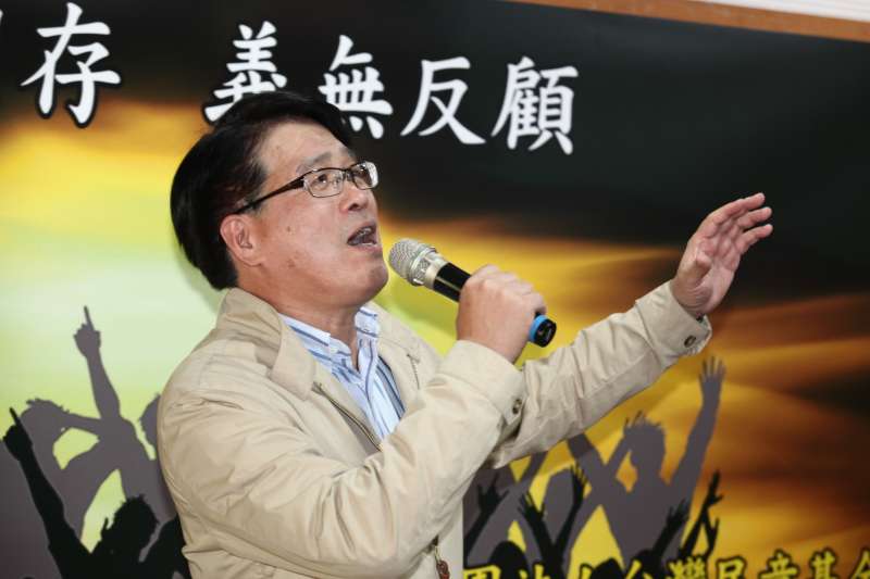 20181219-民進黨黨主席候選人游盈隆與媒體茶敘,現場獻唱一首「台灣是咱的生命」。(蔡親傑攝) 20181219-民進黨黨主席候選人游盈隆與媒體茶敘,現場獻唱一首「台灣是咱的生命」。(蔡親傑攝)