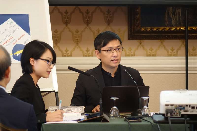 台灣小說家吳明益今年以「單車失竊記」入圍曼布克國際獎,圖為他出席倫敦舉行的座談及簽書會。(圖/文化+) 台灣小說家吳明益今年以「單車失竊記」入圍曼布克國際獎,圖為他出席倫敦舉行的座談及簽書會。(圖/文化+)