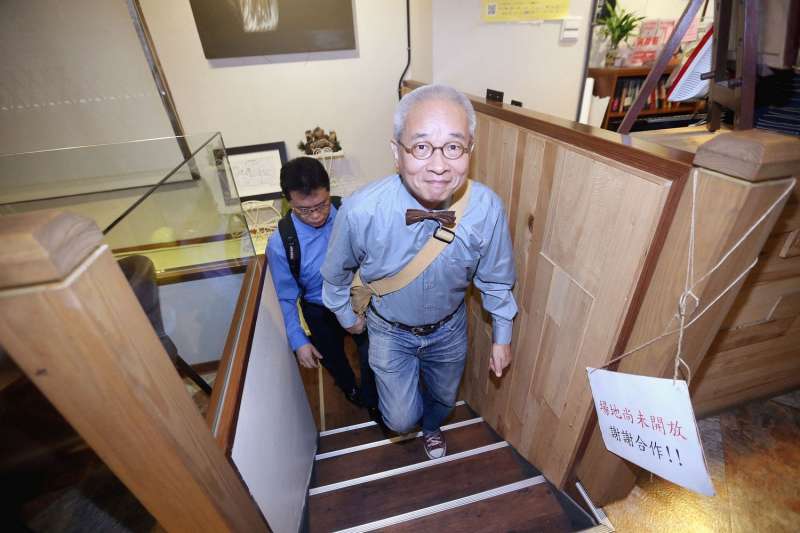 無黨籍台北市長參選人馮光遠23日在台北出席「馮光遠出獄記者會」,並發表出獄聲明。(圖/文化+) 無黨籍台北市長參選人馮光遠23日在台北出席「馮光遠出獄記者會」,並發表出獄聲明。(圖/文化+)