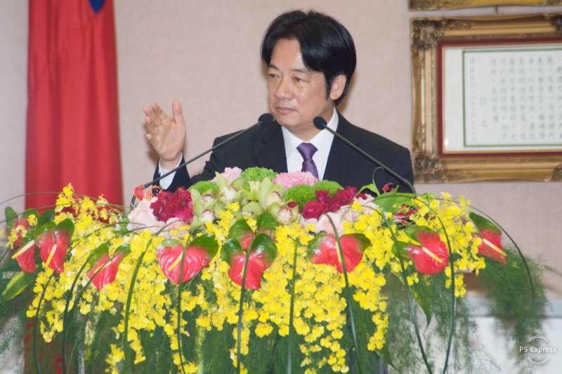 行政院長賴清德今(14)日正式將閣揆印信交給新任院長蘇貞昌。(甘岱民攝) 行政院長賴清德今(14)日正式將閣揆印信交給新任院長蘇貞昌。(甘岱民攝)