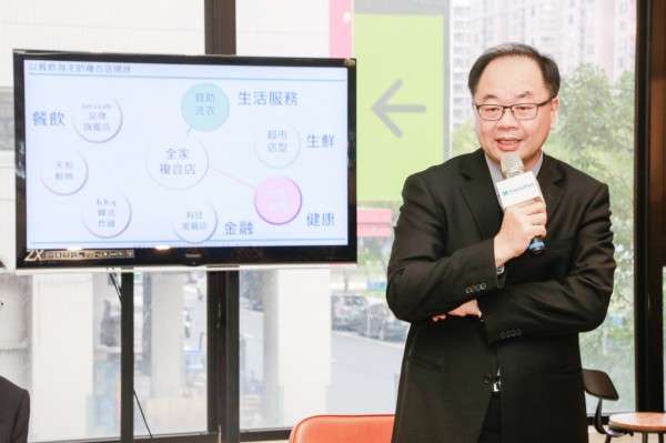 全家執行副總經理吳勝福認為,全家的賣點在於「智慧化」以及所產生的附加價值。(圖/ 賀大新,數位時代) 全家執行副總經理吳勝福認為,全家的賣點在於「智慧化」以及所產生的附加價值。(圖/ 賀大新,數位時代)