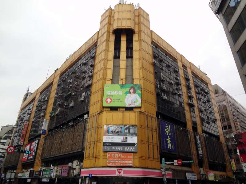 20190129-孟穎專題配圖-位於西門町的獅子林商業大樓,在1950年代卻是白色恐怖政治犯的惡夢之地。(取自Solomon203@wikipedia/CC BY-SA 4.0) 20190129-孟穎專題配圖-位於西門町的獅子林商業大樓,在1950年代卻是白色恐怖政治犯的惡夢之地。(取自Solomon203@wikipedia/CC BY-SA 4.0)