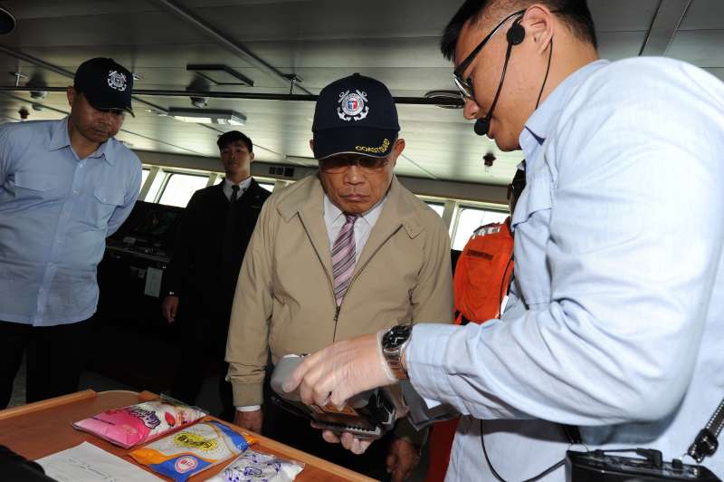 1080131行政院長蘇貞昌視察台北港海巡基地暨慰勤。(行政院).jpg 1080131行政院長蘇貞昌視察台北港海巡基地暨慰勤。(行政院).jpg