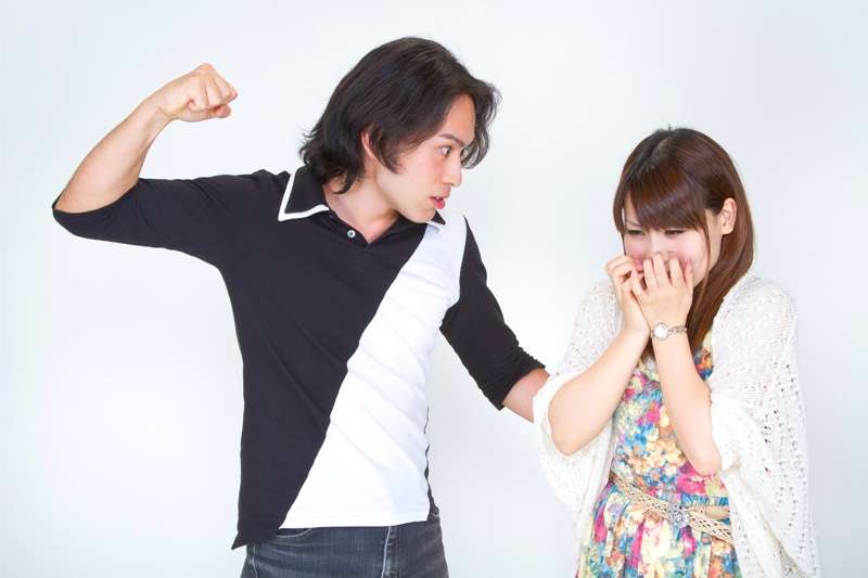 家暴.揍.揮拳.施暴.受虐(圖/Lala*|マイケル・リュー@pakutaso)https://www.pakutaso.com/20121030290post-2041.html 家暴.揍.揮拳.施暴.受虐(圖/Lala*|マイケル・リュー@pakutaso)https://www.pakutaso.com/20121030290post-2041.html