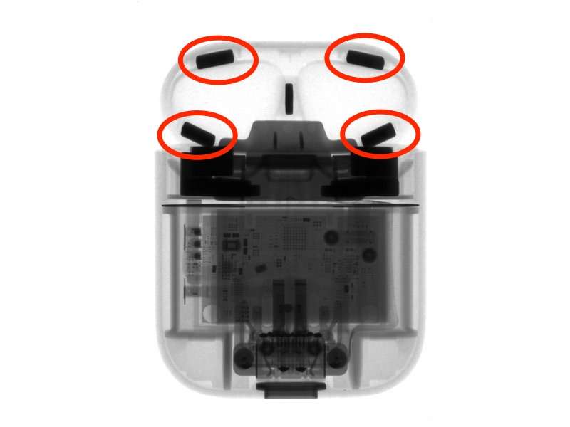 AirPods 充電盒頂部蓋子也藏了四個磁鐵。(圖/愛范兒ifanr) AirPods 充電盒頂部蓋子也藏了四個磁鐵。(圖/愛范兒ifanr)