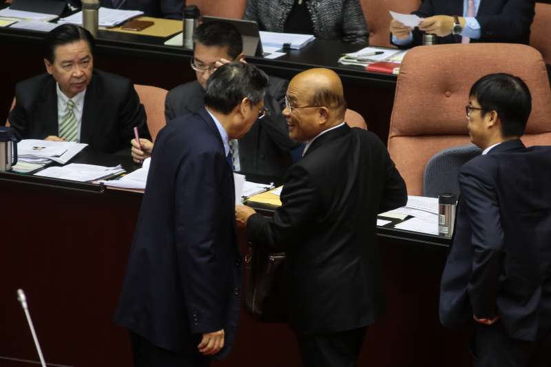 20190215-行政院長蘇貞昌、陸委會主委陳明通(左)15日出席立院進行施政報告總質詢。(顏麟宇攝) 20190215-行政院長蘇貞昌、陸委會主委陳明通(左)15日出席立院進行施政報告總質詢。(顏麟宇攝)