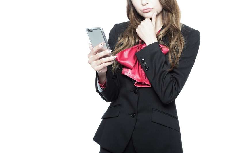思考.釣男人.網路交友.女性(圖/pakutaso)https://www.pakutaso.com/20150615161post-5617.html 思考.釣男人.網路交友.女性(圖/pakutaso)https://www.pakutaso.com/20150615161post-5617.html