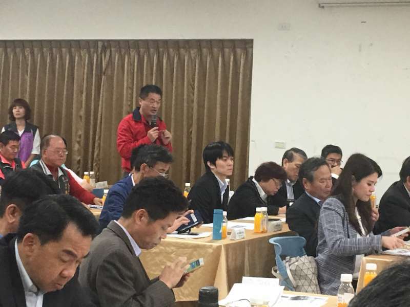 台中市大里區立仁里長鄭伯其提出當地區七號公車脫班、跳班問題。(圖/記者王秀禾攝) 台中市大里區立仁里長鄭伯其提出當地區七號公車脫班、跳班問題。(圖/記者王秀禾攝)