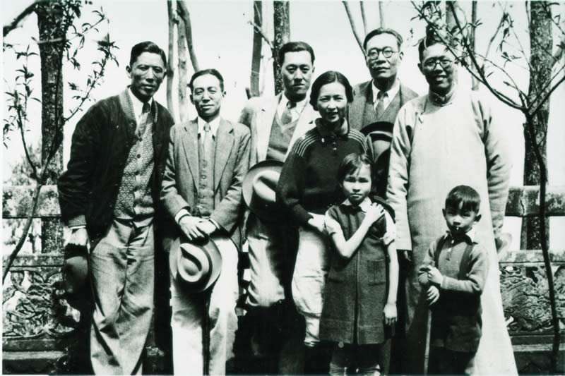 20190219 uploaded-民初文人,西南聯大期間。左起:周培源、梁思成、陳岱孫、林徽因、梁再冰、金岳霖、吳有訓、梁從誡。(取自維基百科/公有領域) 20190219 uploaded-民初文人,西南聯大期間。左起:周培源、梁思成、陳岱孫、林徽因、梁再冰、金岳霖、吳有訓、梁從誡。(取自維基百科/公有領域)