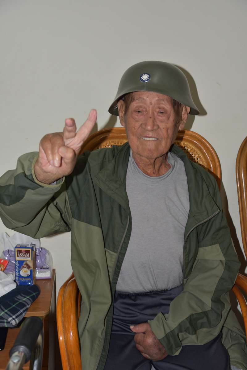 ssaa--aa-現居台中的王耀武老先生,是戰時中泰關係的第一手見證人,他所服務的93師戰後還負責接受寮國的日軍投降,改寫了整個戰後東南亞的歷史。(作者提供) ssaa--aa-現居台中的王耀武老先生,是戰時中泰關係的第一手見證人,他所服務的93師戰後還負責接受寮國的日軍投降,改寫了整個戰後東南亞的歷史。(作者提供)
