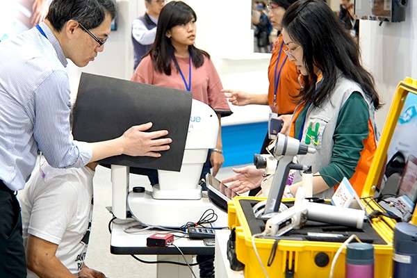2018台灣醫療科技展現場提供大量檢測項目,讓民眾免費體驗各間醫院不同的高端檢測服務(圖/風傳媒) 2018台灣醫療科技展現場提供大量檢測項目,讓民眾免費體驗各間醫院不同的高端檢測服務(圖/風傳媒)