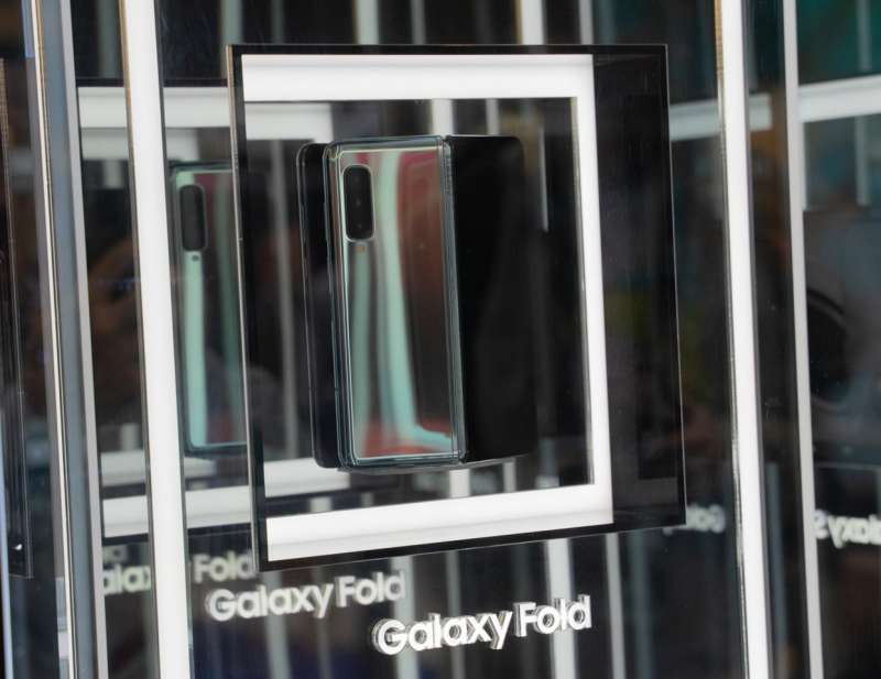 三星Galaxy Fold,擁有出色的鉸鏈設計。(圖/愛范兒ifanr) 三星Galaxy Fold,擁有出色的鉸鏈設計。(圖/愛范兒ifanr)