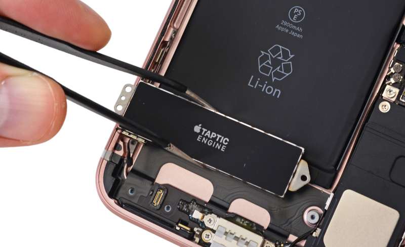 iPhone內的Taptic Engine,給予使用者震動反饋。(圖/愛范兒ifanr) iPhone內的Taptic Engine,給予使用者震動反饋。(圖/愛范兒ifanr)