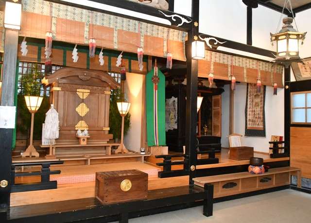 回向殿。手前方供奉著神像,後方則為佛像=攝於2月4日(圖/潮日本) 回向殿。手前方供奉著神像,後方則為佛像=攝於2月4日(圖/潮日本)