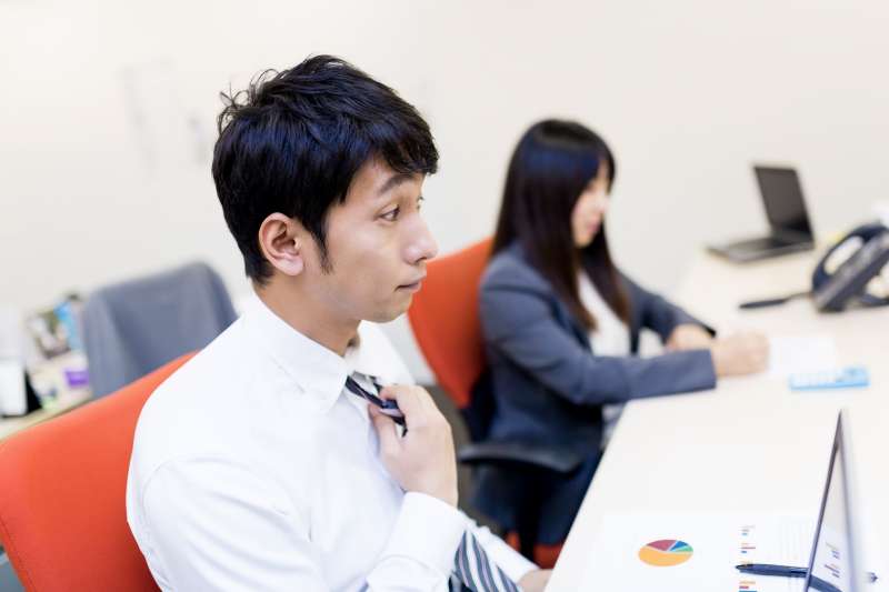 職場 傷心(示意圖非本人/すしぱく@pakutaso)https://www.pakutaso.com/20141024283post-4680.html 職場 傷心(示意圖非本人/すしぱく@pakutaso)https://www.pakutaso.com/20141024283post-4680.html