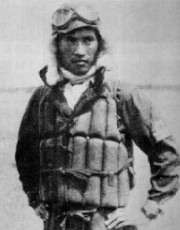 大西還去找了一位富有經驗的士官──關行男擔任隊長,向他表示「我們決定實行特別攻擊,用零式戰鬥機掛上二百五十公斤的炸彈去撞擊敵艦,選中了你當隊長。」(圖/維基百科) 大西還去找了一位富有經驗的士官──關行男擔任隊長,向他表示「我們決定實行特別攻擊,用零式戰鬥機掛上二百五十公斤的炸彈去撞擊敵艦,選中了你當隊長。」(圖/維基百科)