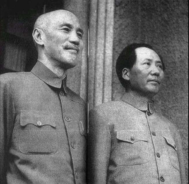 毛澤東在抗戰勝利後前往重慶與蔣中正談判時,就公然高呼過「蔣委員長萬歲」。(作者提供) 毛澤東在抗戰勝利後前往重慶與蔣中正談判時,就公然高呼過「蔣委員長萬歲」。(作者提供)