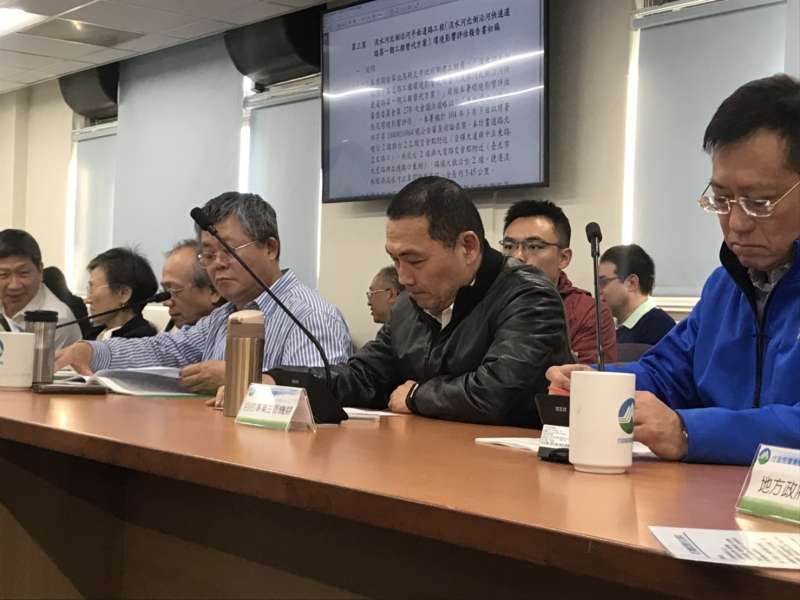 20190313_為求淡北道路環評順利過關,新北市長侯友宜(前右二)親自出席環保署召開的環評大會。(廖羿雯攝) 20190313_為求淡北道路環評順利過關,新北市長侯友宜(前右二)親自出席環保署召開的環評大會。(廖羿雯攝)