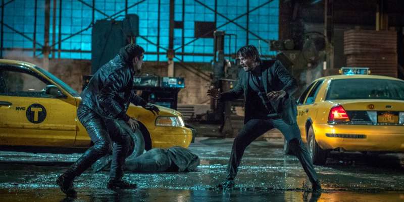 以廣角鏡頭、定鏡拍攝打鬥場面的《捍衛任務2》(圖/影製所DC FILM SCHOOL) 以廣角鏡頭、定鏡拍攝打鬥場面的《捍衛任務2》(圖/影製所DC FILM SCHOOL)