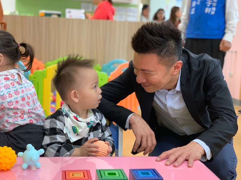 高市社會局長葉壽山說,搶救少子女化廣設公共托育資源是市府的重要政策。(圖/徐炳文攝) 高市社會局長葉壽山說,搶救少子女化廣設公共托育資源是市府的重要政策。(圖/徐炳文攝)