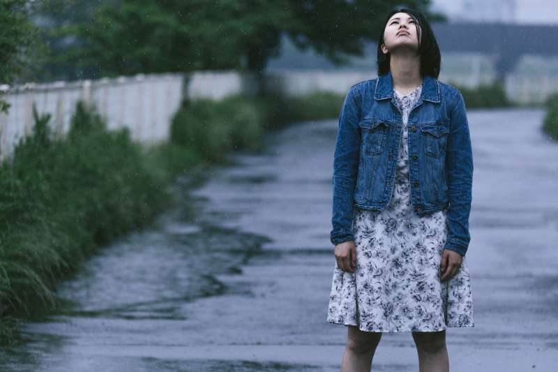 伊藤有紀是一名就讀日本群馬縣縣立高中的女孩,她受到「網路霸凌」,於2019年2月1日結束自己的生命,生前的痛苦心聲,透過留下的26張紙條展現於人們面前。(示意圖非本人/圖片取自pakutaso) 伊藤有紀是一名就讀日本群馬縣縣立高中的女孩,她受到「網路霸凌」,於2019年2月1日結束自己的生命,生前的痛苦心聲,透過留下的26張紙條展現於人們面前。(示意圖非本人/圖片取自pakutaso)