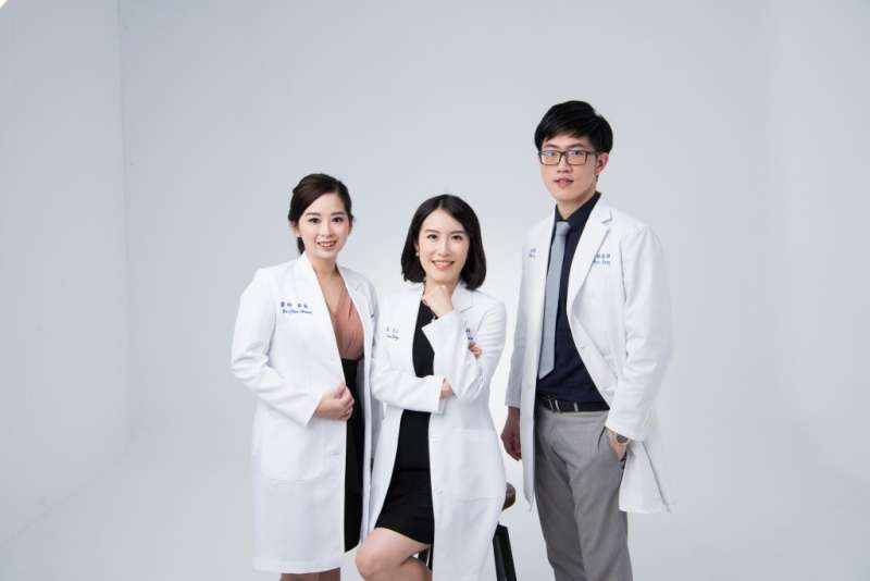 在工作上,持續不斷精進進步,也是王筱涵(中)的人生目標之一。(圖/女子學提供) 在工作上,持續不斷精進進步,也是王筱涵(中)的人生目標之一。(圖/女子學提供)