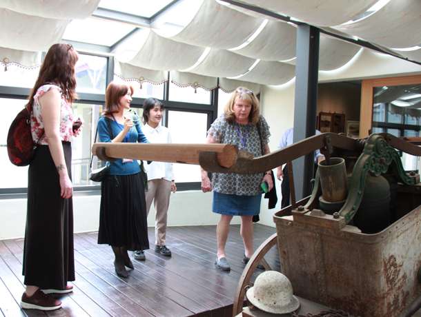 外交部率外籍記者團參訪台糖，並參觀糖業文物館。（圖／徐炳文攝）