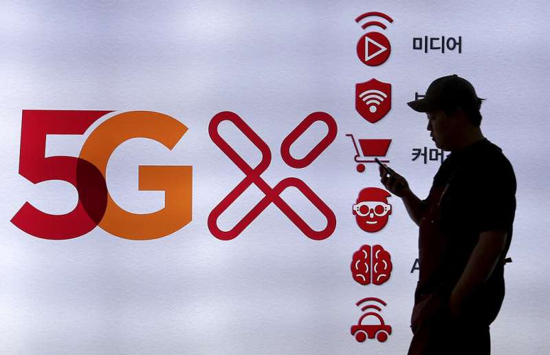 南韓正式開通5G服務,讓民眾可以享受高速行動網路的便利。(美聯社) 南韓正式開通5G服務,讓民眾可以享受高速行動網路的便利。(美聯社)