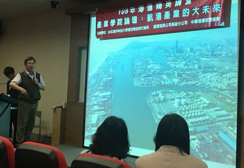 地方關係講師李泰興分享精彩又實用的課程。（圖／徐炳文攝）