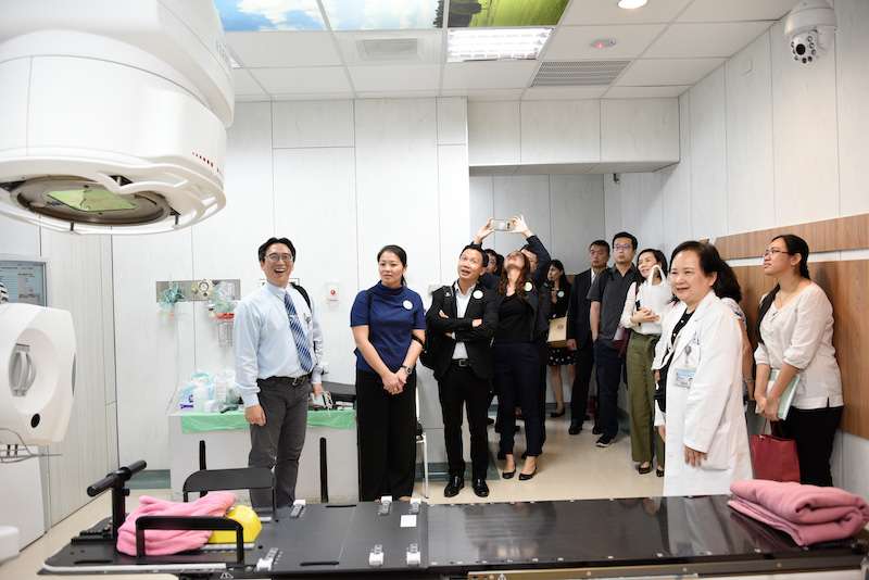 長樂及綠盛世集團曾數度來台各大醫院取經,對於大同醫院首創利用國小閒置空間打造的福樂日間照護中心印象深刻。(圖/徐炳文攝) 長樂及綠盛世集團曾數度來台各大醫院取經,對於大同醫院首創利用國小閒置空間打造的福樂日間照護中心印象深刻。(圖/徐炳文攝)