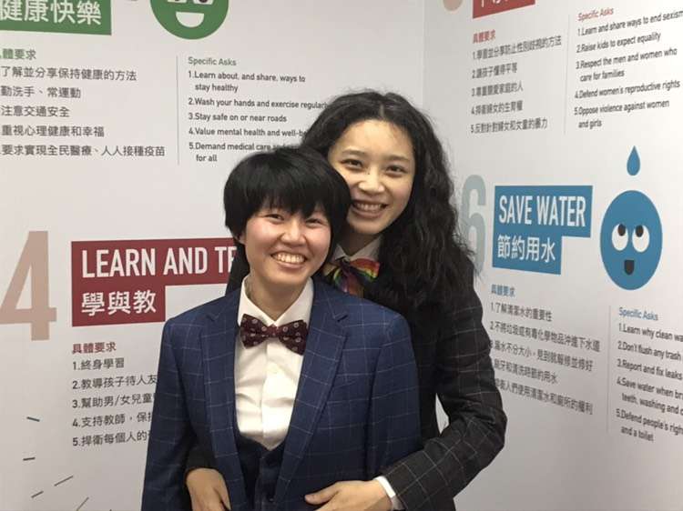 20190416-台灣伴侶權益推動聯盟今(16)日召開記者會,表示目前已收到157對同志伴侶表示將在5月24日進行登記結婚,其中一對女同志伴侶係徐蓓婕和楊珣,而兩人是在伴侶盟認識的。(謝孟穎攝) 20190416-台灣伴侶權益推動聯盟今(16)日召開記者會,表示目前已收到157對同志伴侶表示將在5月24日進行登記結婚,其中一對女同志伴侶係徐蓓婕和楊珣,而兩人是在伴侶盟認識的。(謝孟穎攝)