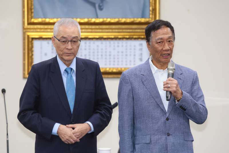 20190417-鴻海董事長郭台銘17日接受國民黨主席吳敦義頒贈「中國國民黨中央委員會榮譽狀」。(顏麟宇攝) 20190417-鴻海董事長郭台銘17日接受國民黨主席吳敦義頒贈「中國國民黨中央委員會榮譽狀」。(顏麟宇攝)