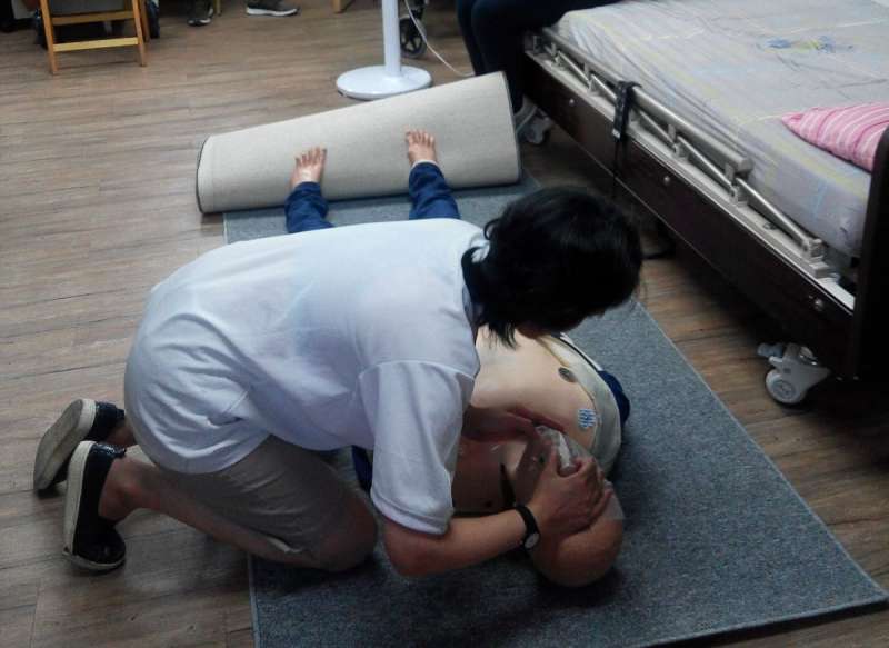 每一位學員獲得專業課程的學習,並可以熟悉實作上各種相關的服務技巧。(圖/徐炳文攝) 每一位學員獲得專業課程的學習,並可以熟悉實作上各種相關的服務技巧。(圖/徐炳文攝)