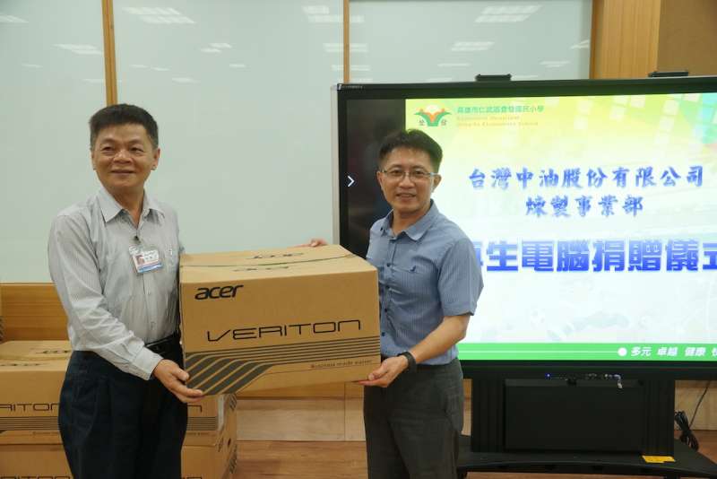 中油煉製事業部公關經理沈勝國（左）表示，中油公司秉持「取之於社會、用之於社會」的企業責任。（圖／徐炳文攝）