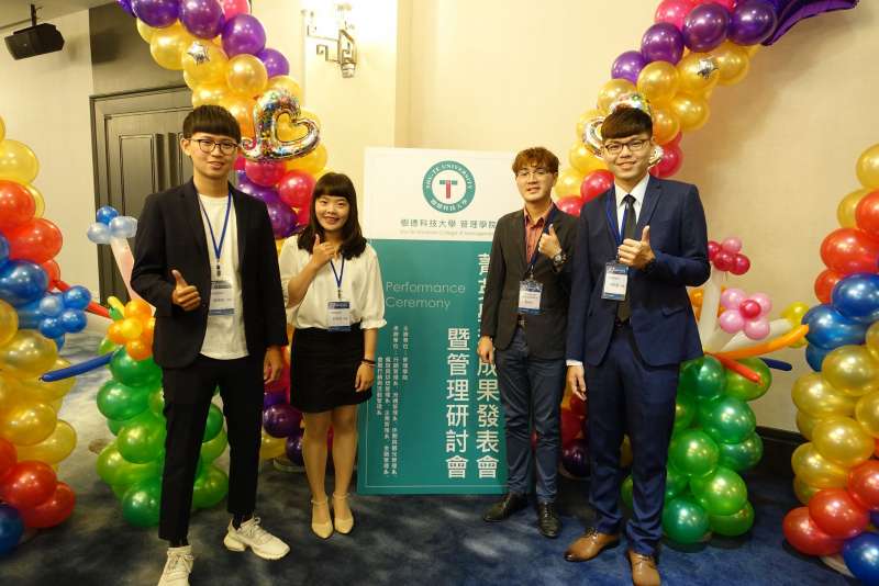 左起校友陳建勳、邱鈺婷、胡尹仁、吳乾順。（圖／徐炳文攝）