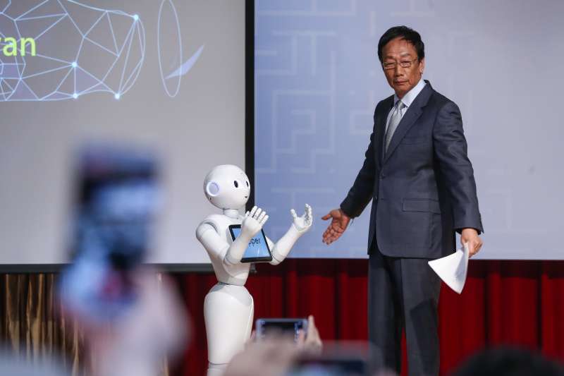 20190430-鴻海集團董事長郭台銘出席馬英九基金會舉辦「突破困境,迎接挑戰」重振台灣競爭力會議。(陳品佑攝) 20190430-鴻海集團董事長郭台銘出席馬英九基金會舉辦「突破困境,迎接挑戰」重振台灣競爭力會議。(陳品佑攝)