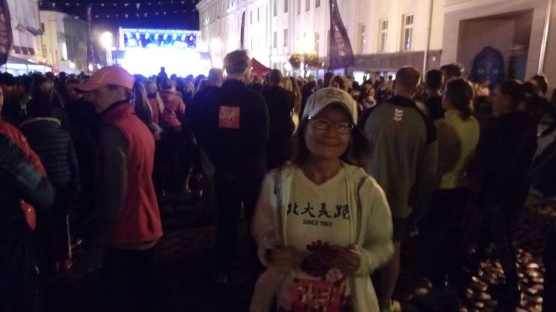 週五夜跑音樂會暖場暖身。(圖/謝幸吟提供) 週五夜跑音樂會暖場暖身。(圖/謝幸吟提供)