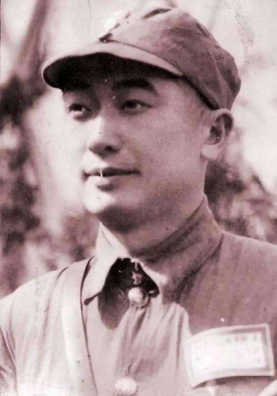 戴安瀾(1904~1942),戴將軍名衍功,學名炳陽,從軍入伍改名安瀾,字海鷗,安徽無爲人。(作者提供) 戴安瀾(1904~1942),戴將軍名衍功,學名炳陽,從軍入伍改名安瀾,字海鷗,安徽無爲人。(作者提供)