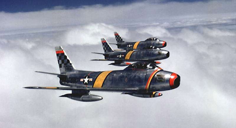韓戰時,戴維斯曾親自駕駛F-86F軍刀機指揮美國空軍第51戰鬥機聯隊作戰,對於手下飛行小將越界的行為想必深感頭痛。(圖/作者提供) 韓戰時,戴維斯曾親自駕駛F-86F軍刀機指揮美國空軍第51戰鬥機聯隊作戰,對於手下飛行小將越界的行為想必深感頭痛。(圖/作者提供)