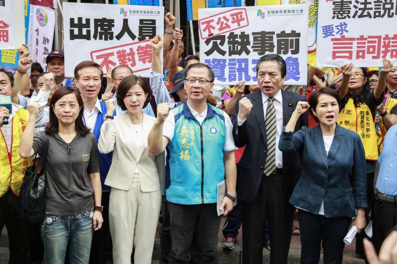 20190515-國親無黨籍立委連署公教年改釋憲案。(簡必丞攝) 20190515-國親無黨籍立委連署公教年改釋憲案。(簡必丞攝)