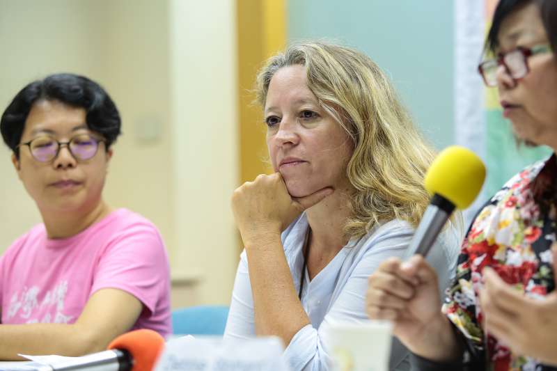 20190516-國際人權聯盟執行長 Eleonore Morel (中)16日出席「國際人權聯盟在台舉辦第40屆大會宣布記者會」。(顏麟宇攝) 20190516-國際人權聯盟執行長 Eleonore Morel (中)16日出席「國際人權聯盟在台舉辦第40屆大會宣布記者會」。(顏麟宇攝)