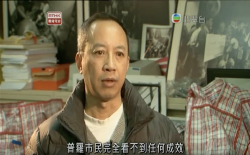香港社區組織協會主任何喜華批評,政府所說的「四大支柱、六大產業、十大工程」,說能創造二十至三十萬的工作機會,人們都覺得政府是空談。(取自YouTube) 香港社區組織協會主任何喜華批評,政府所說的「四大支柱、六大產業、十大工程」,說能創造二十至三十萬的工作機會,人們都覺得政府是空談。(取自YouTube)