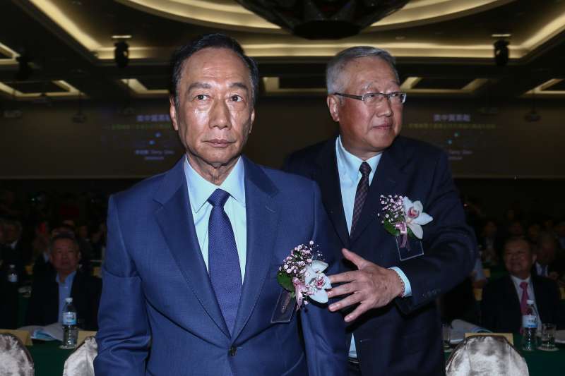 20190524-鴻海董事長郭台銘出席「電機電子工業同業公會理監事改選」，右為該會理事長郭台強。（蔡親傑攝）